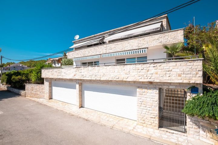 Dom na predaj 380 m² – Potirna