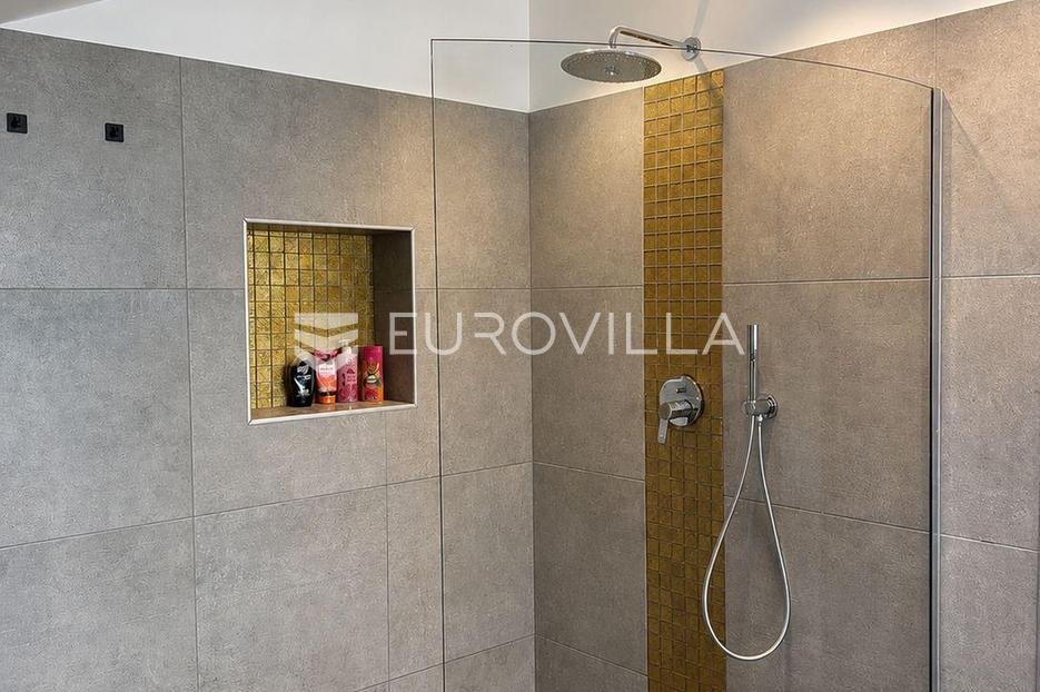 House For sale - Primorsko-goranska Rab