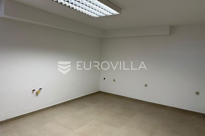Locaux commerciaux À louer - Požeško-slavonska Požega - foto 5/8