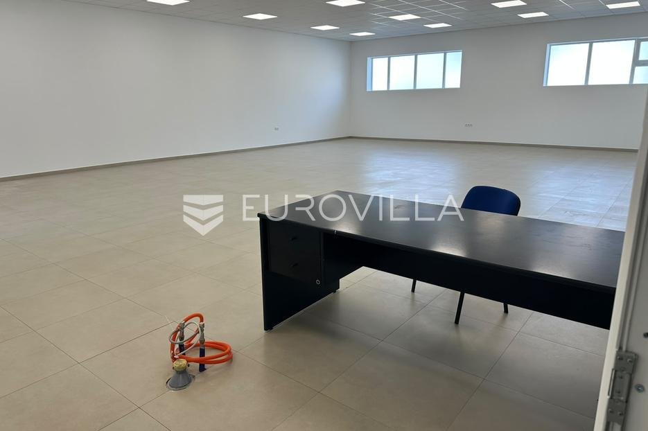 Locaux commerciaux À louer - Požeško-slavonska Požega