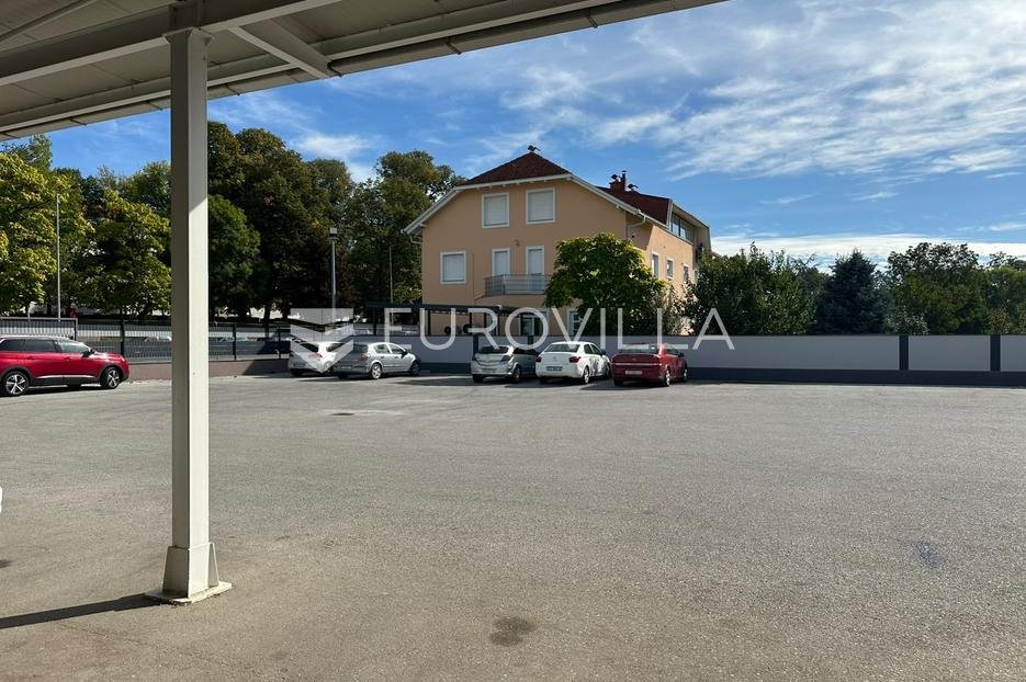 Locaux commerciaux À louer - Požeško-slavonska Požega