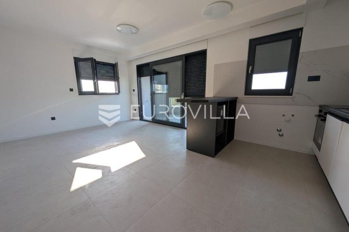 Locaux commerciaux À louer - Splitsko-dalmatinska Kaštela - foto 2/11