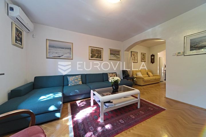 House for sale 370 m² – Retfala