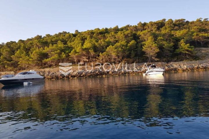 Land for sale 8962 m² – Vis