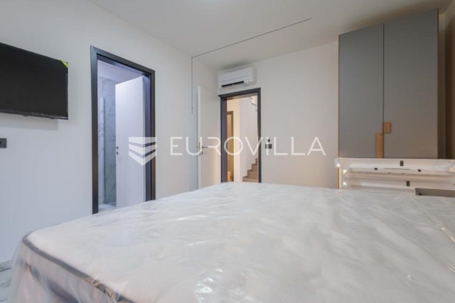 Maison À vendre -  Funtana