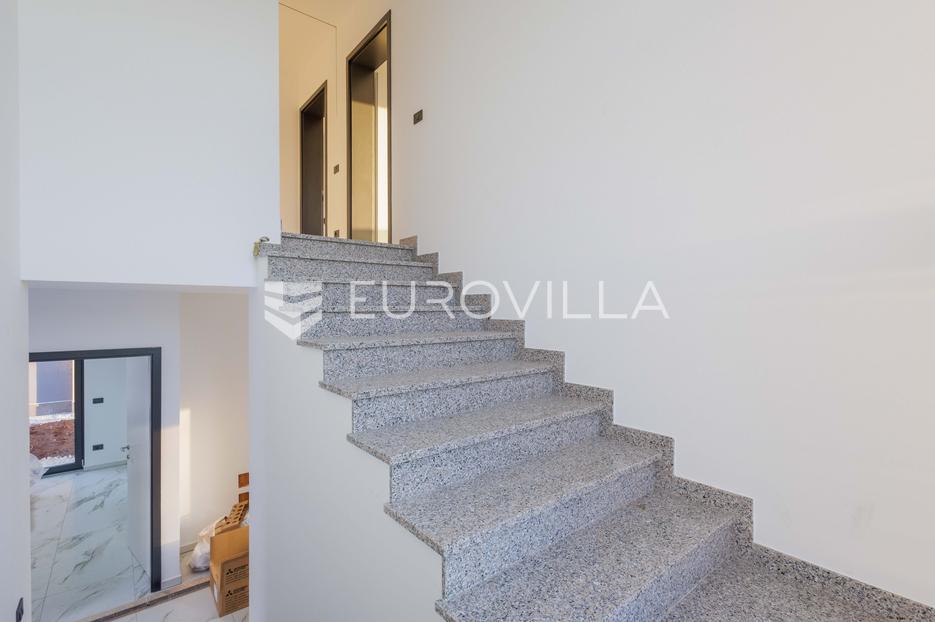 Maison À vendre -  Funtana