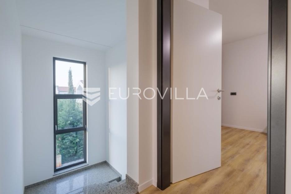 Maison À vendre -  Funtana