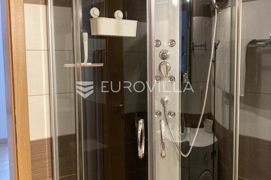 Casa In vendita -  Starigrad