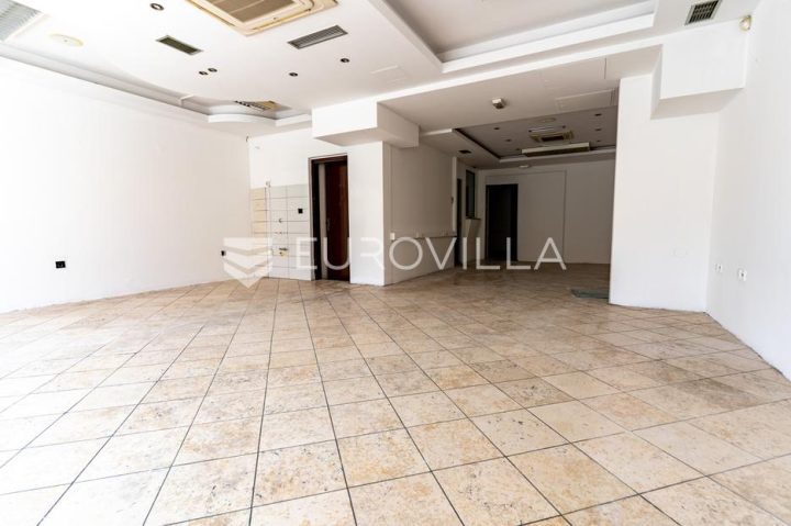 Poslovni prostori na predaj 94 m² – Centar