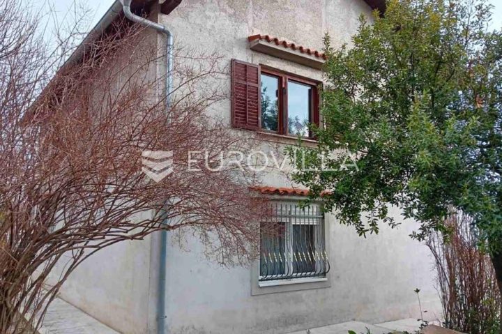 Kuća na prodaju 267 m² – Tuhtani