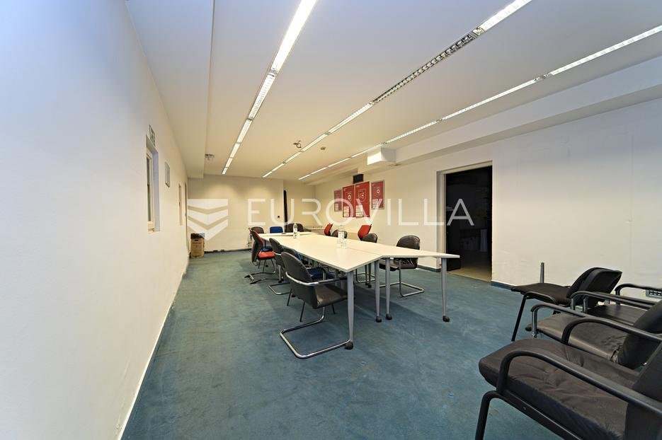 Locaux commerciaux À louer - Osječko-baranjska Osijek