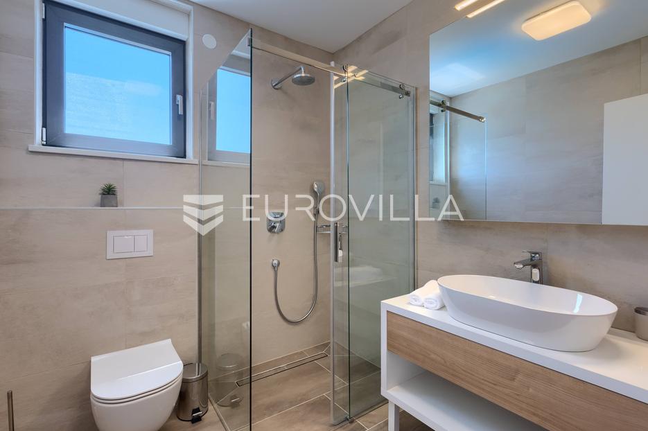 Kuća Na prodaju -  Brtonigla