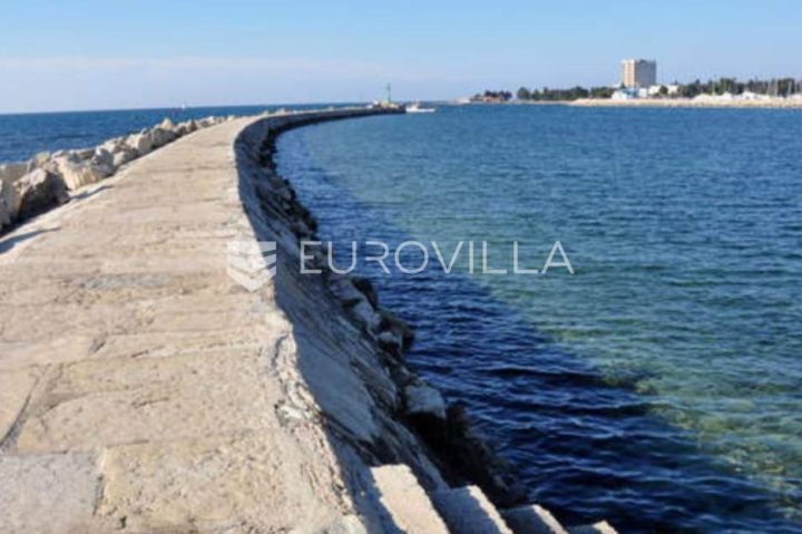 Business premises for sale 600 m² – Umag