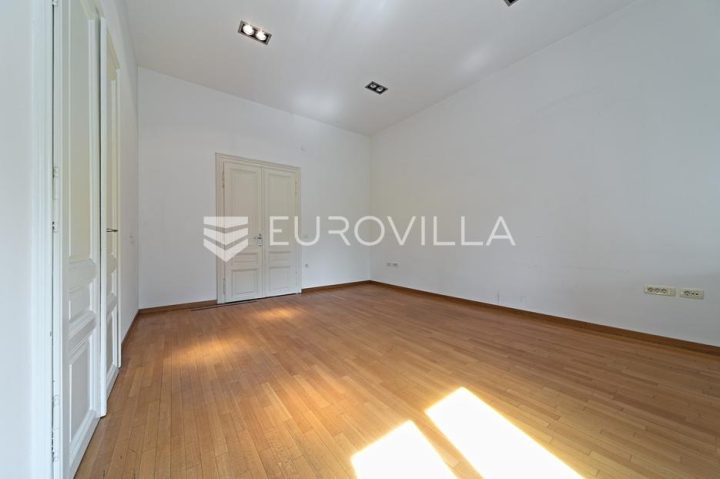Business premises for sale 107 m² – Gornji Grad / Centar