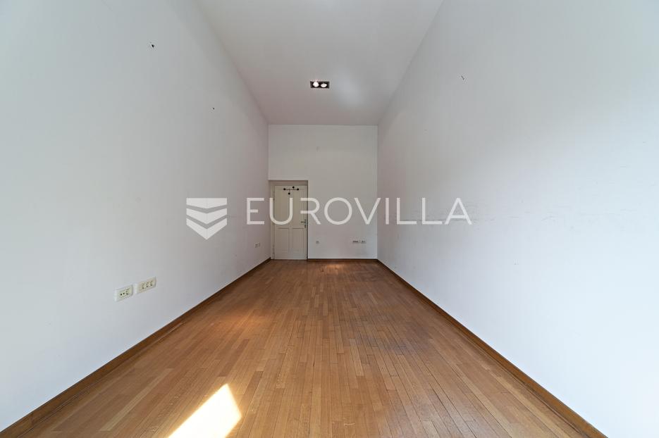 Lokal użytkowy Na sprzedaż -  Osijek