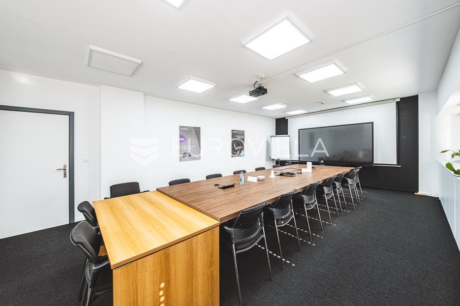 Locaux commerciaux À vendre - Grad Zagreb Peščenica - žitnjak - foto 1/21