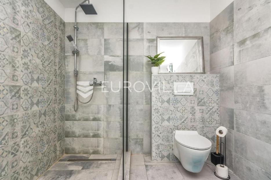 House For sale -  Vir