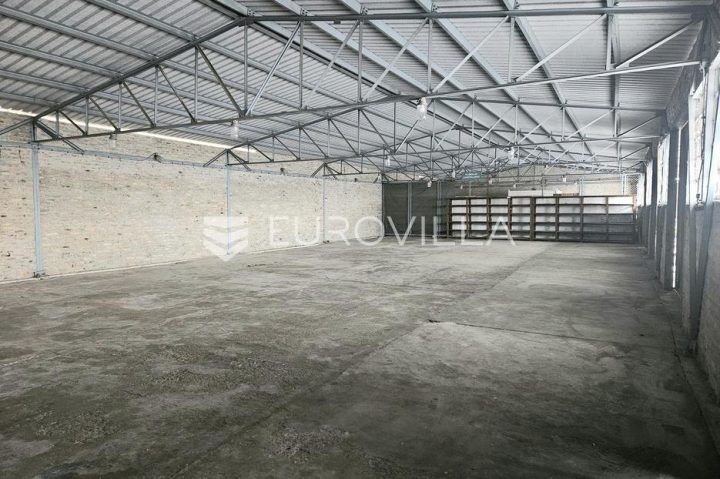 Commerciale in vendita 300 m² – Industrijska Zona (Čepinska)