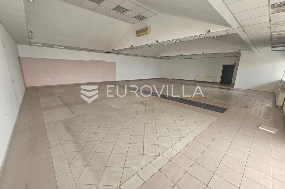 Commerciale In vendita -  Osijek