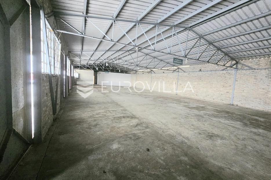 Commerciale In vendita -  Osijek