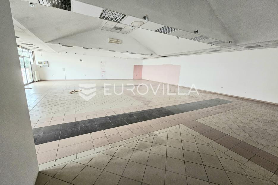 Commerciale In vendita -  Osijek