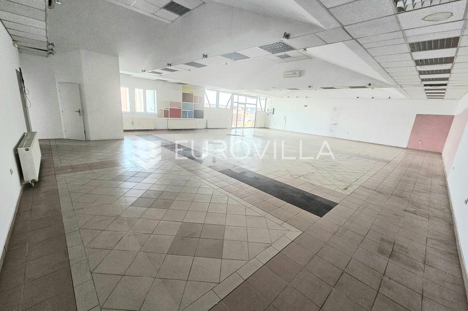 Commerciale In vendita -  Osijek