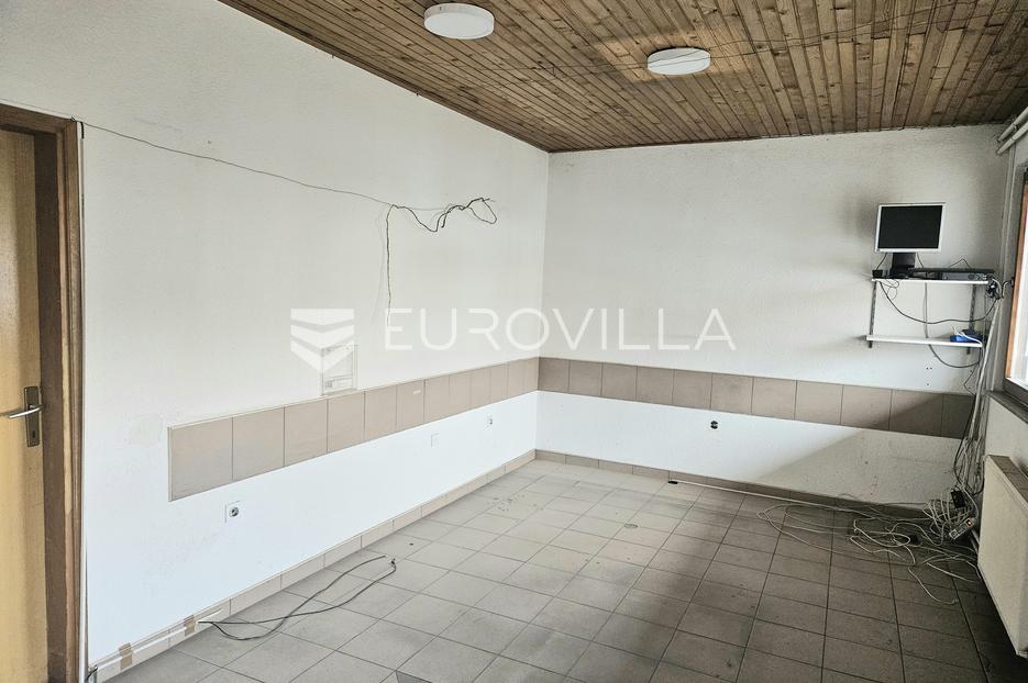 Commerciale In vendita -  Osijek