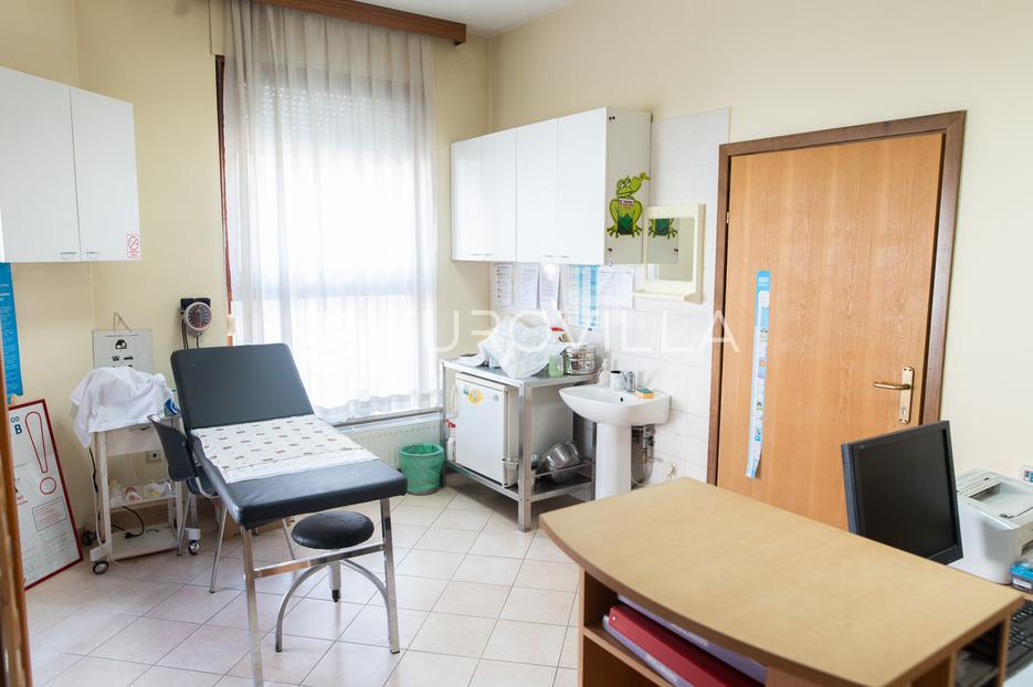 Komerčné Na predaj -  Đakovo