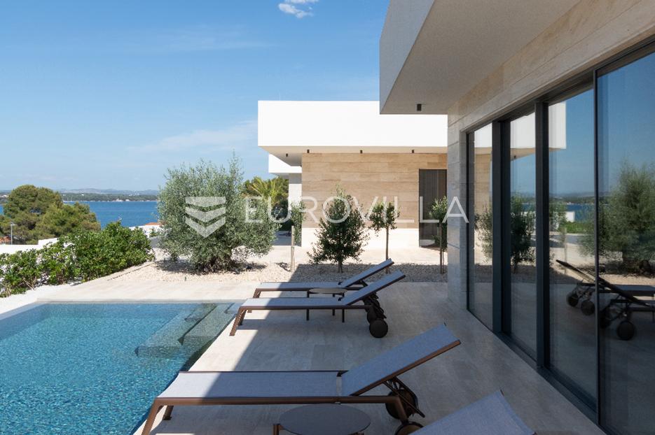 House For sale -  Tkon