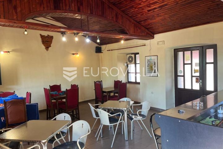 Business premises for sale 156 m² – Marčana