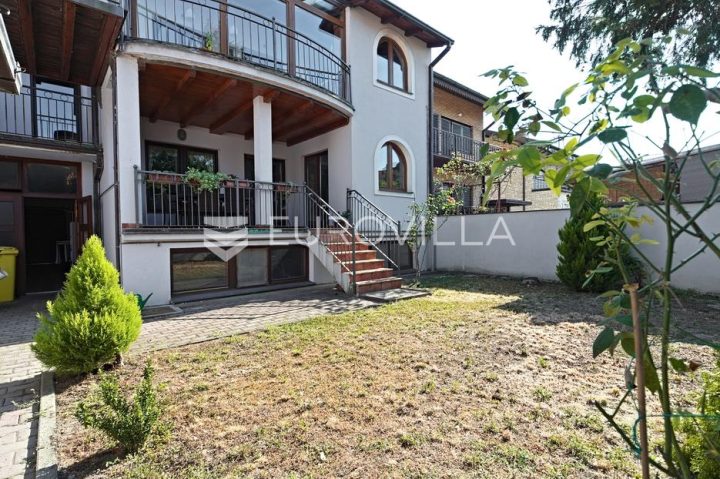 House for sale 403 m² – Donji Grad