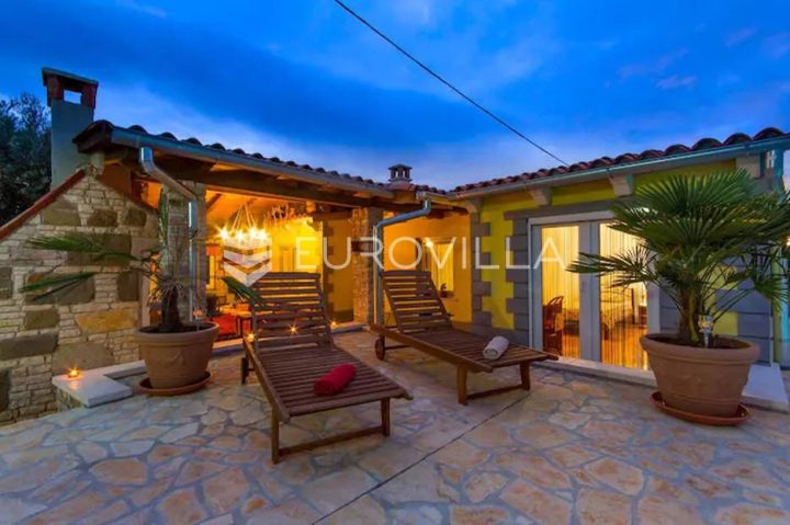 House for sale 550 m² – Veli Vrh