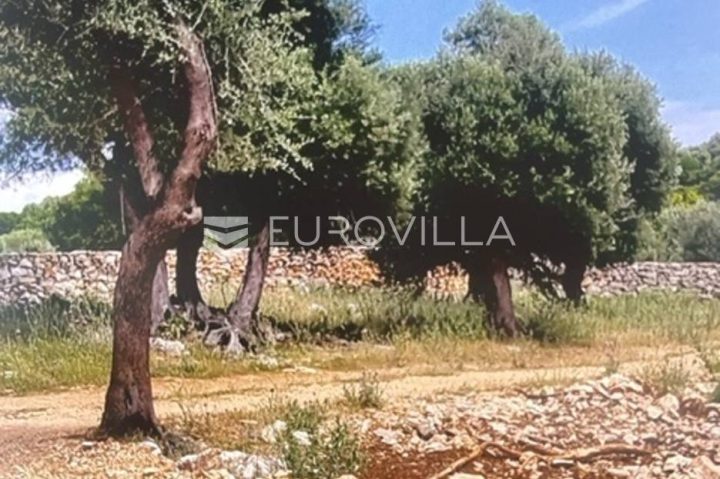 Zemljište na prodaju 672 m² – Lun