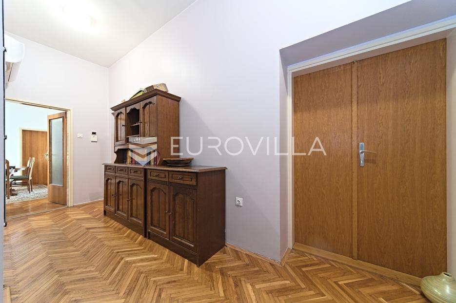 Poslovni prostor Na prodaju -  Osijek