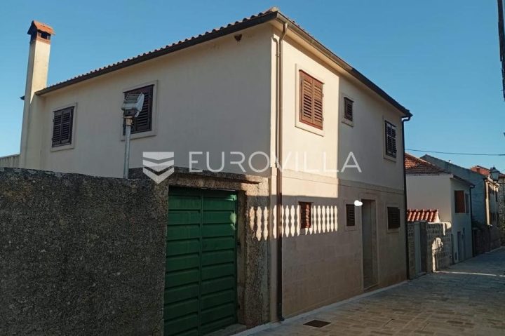 Dom na sprzedaż 228 m² – Stari Grad