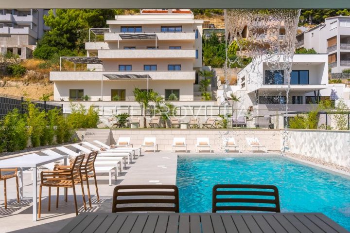 Hiša na predaj 938 m² – Omiš