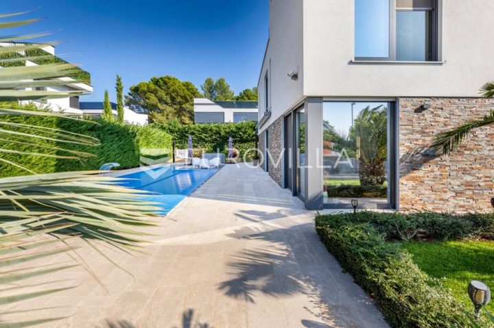 Kuća na prodaju 260 m² – Fažana