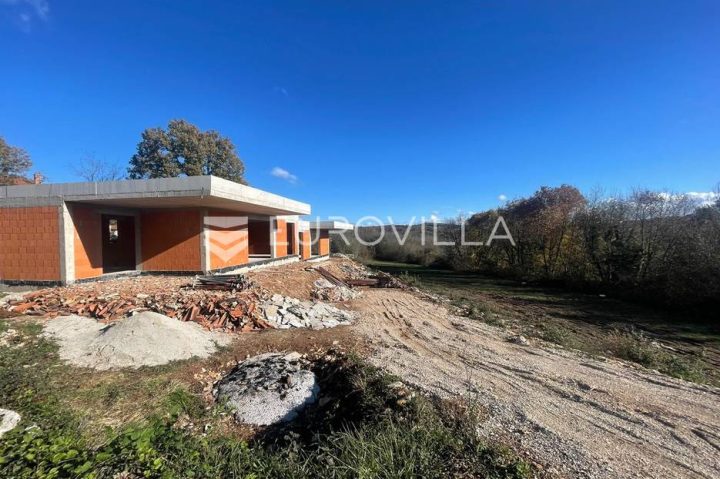 Hiša na predaj 182 m² – Tinjan