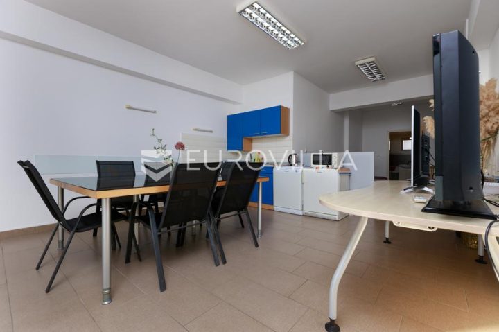 Business premises for sale 120 m² – Brestovice