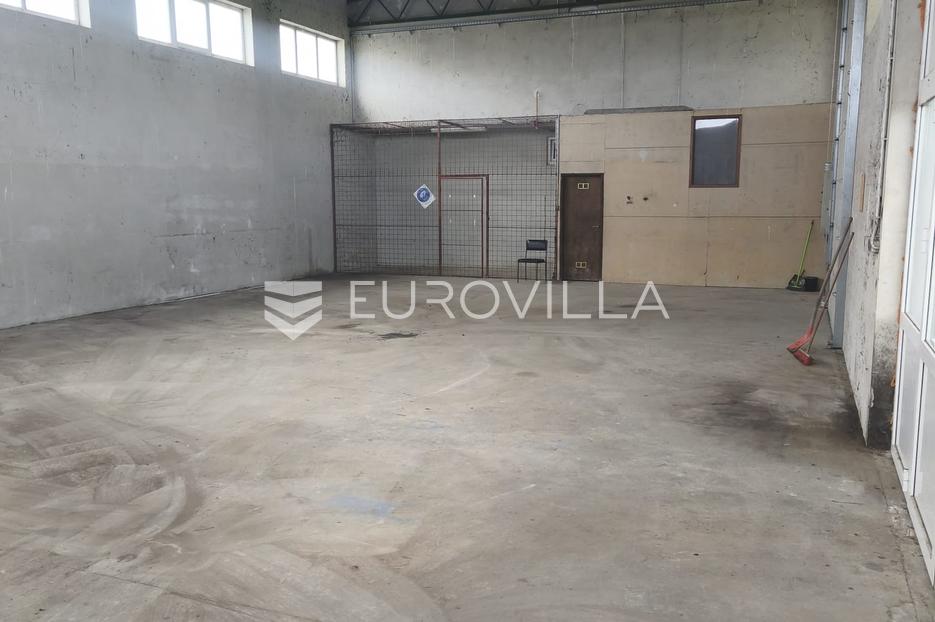 Commerciale In vendita - Osječko-baranjska Našice