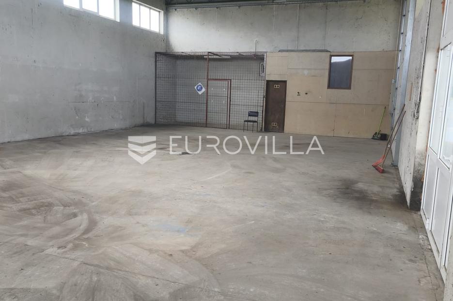 Commerciale In vendita - Osječko-baranjska Našice