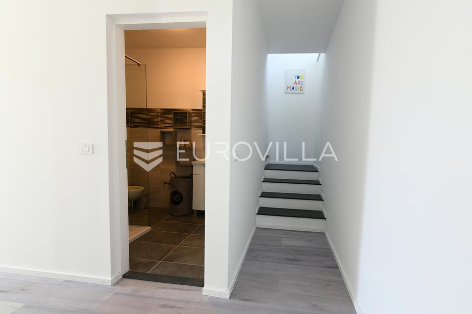 Haus Zu verkaufen -  Novalja
