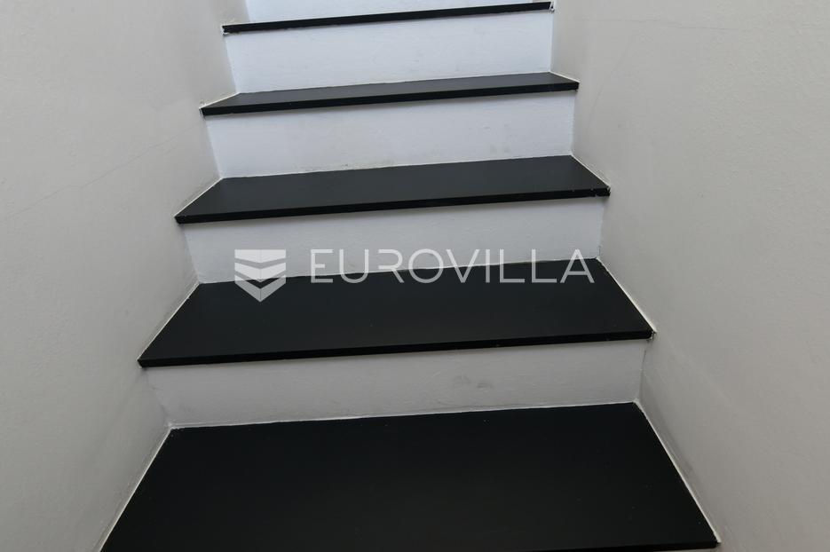 Haus Zu verkaufen -  Novalja