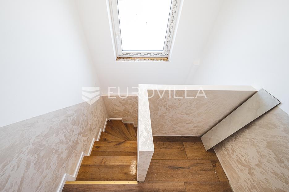 Casa In vendita -  Gornja Dubrava