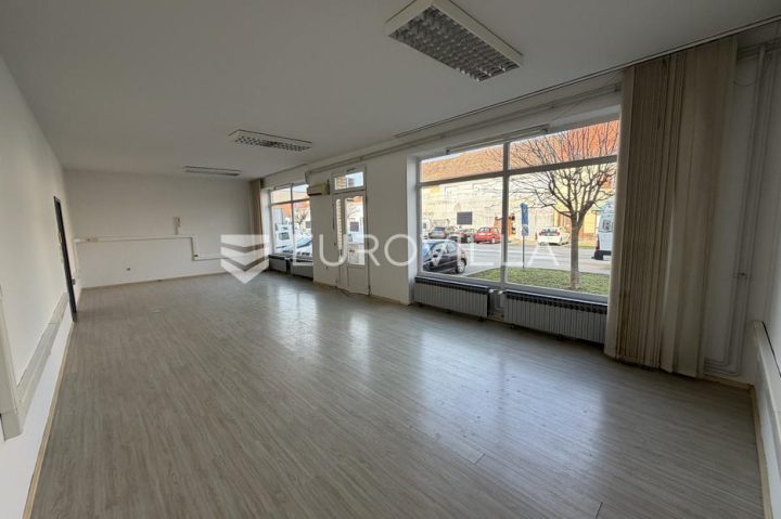 Commerciale in vendita 80 m² – Đakovo