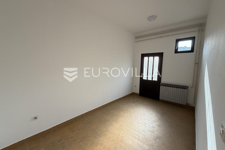 Komerčné Na predaj -  Đakovo