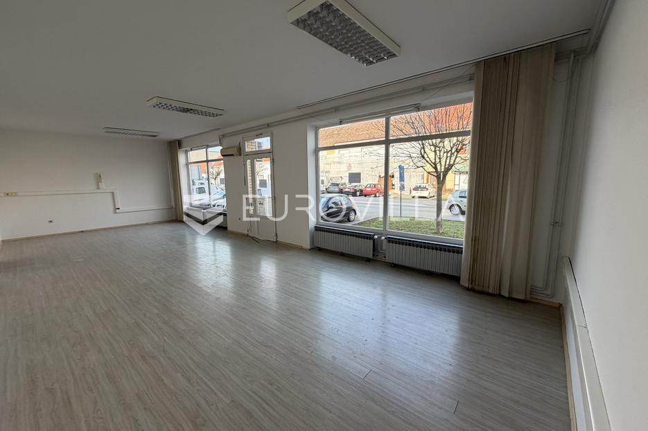 Komerčné Na predaj -  Đakovo