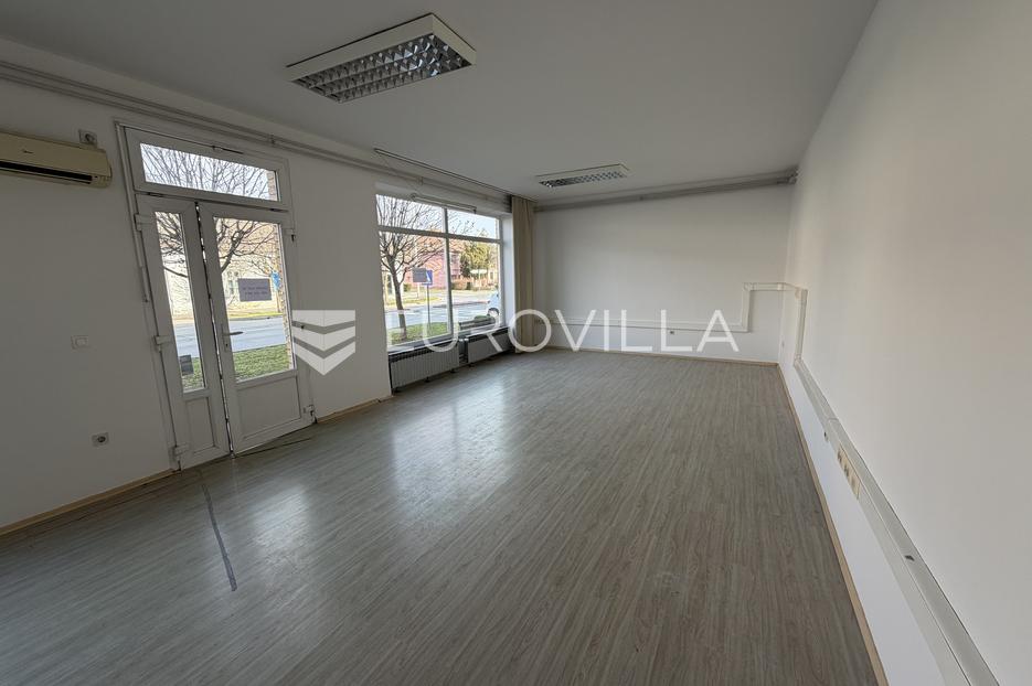 Komerčné Na predaj -  Đakovo