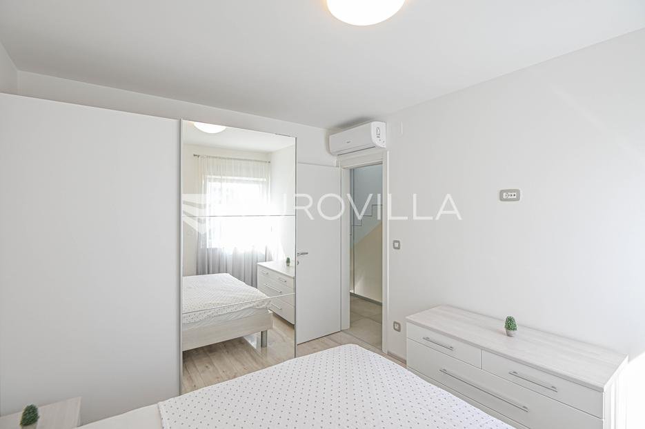 Maison À vendre - Šibensko-kninska Vodice