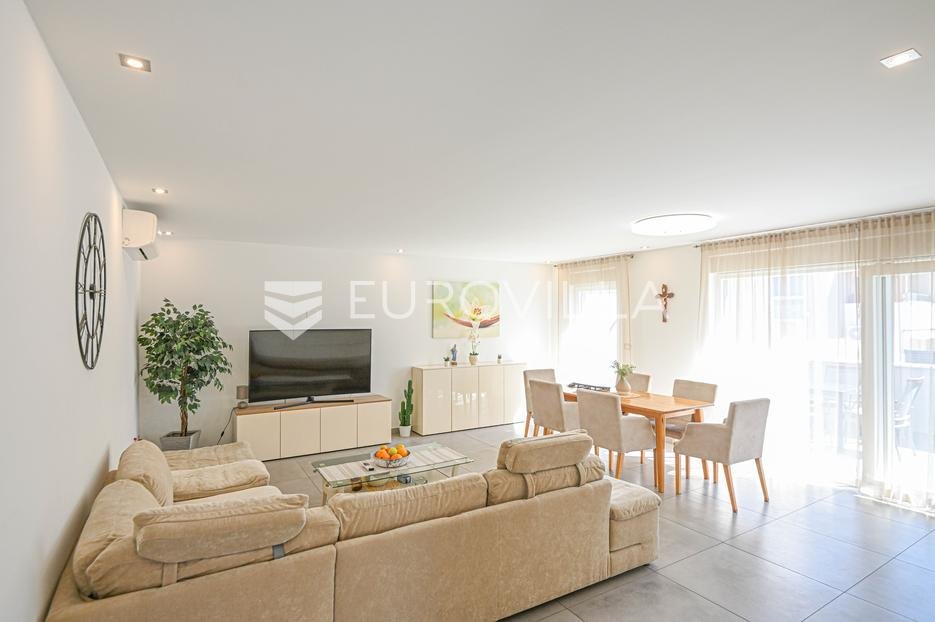 Maison À vendre - Šibensko-kninska Vodice